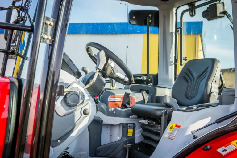 Ciągnik HANWO HWB704C 75KM Stage V profesjonalny traktor rolniczy z podnośnikiem 2500kg